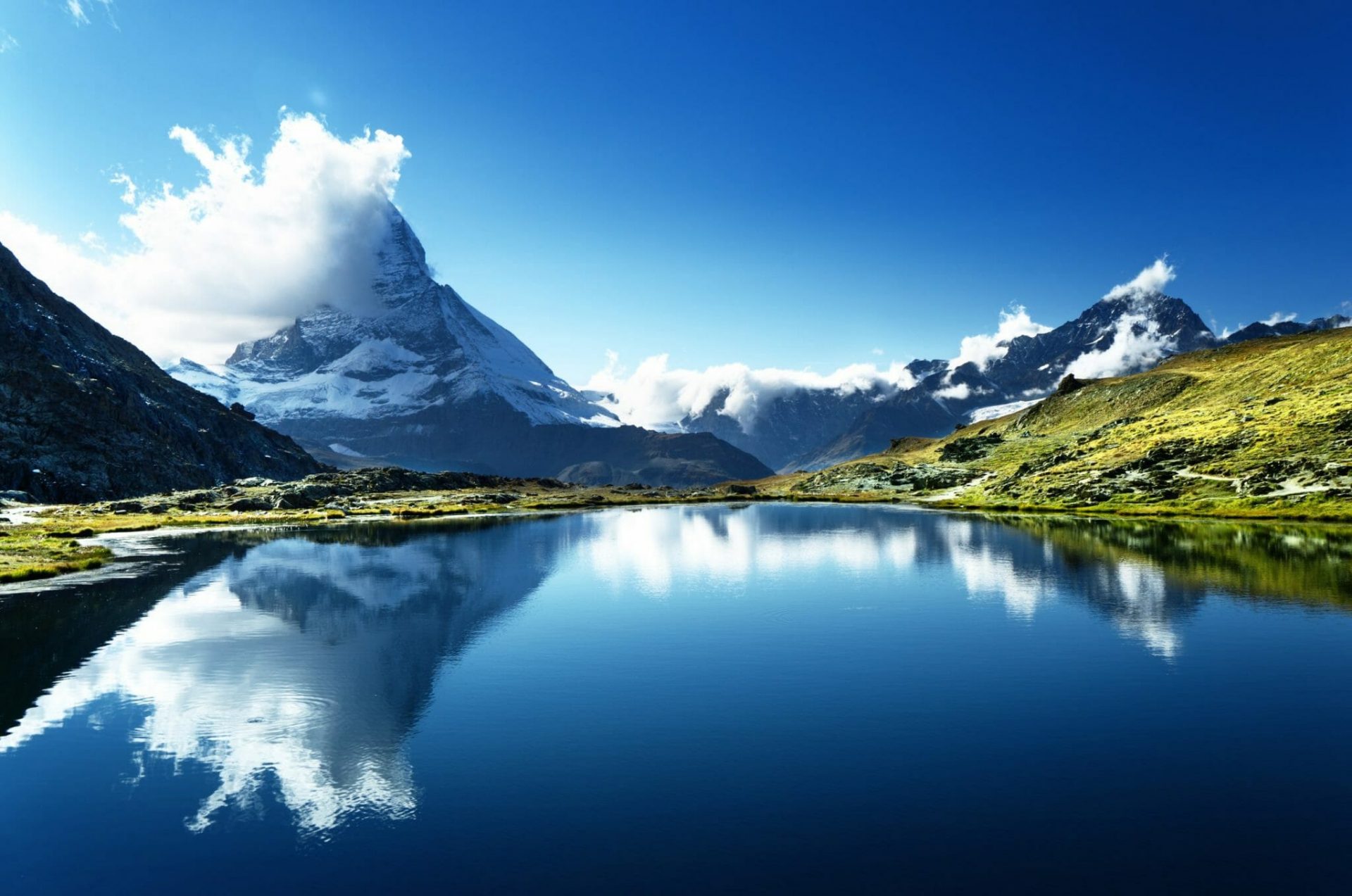 Reflection,Of,Matterhorn,In,Lake,Riffelsee,,Zermatt,,Switzerland